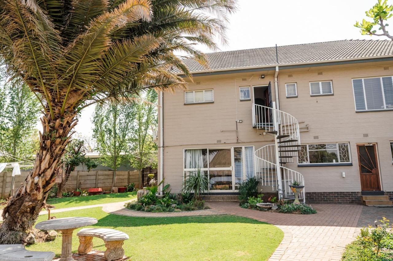 Opstal Gastehuis Potchefstroom Εξωτερικό φωτογραφία